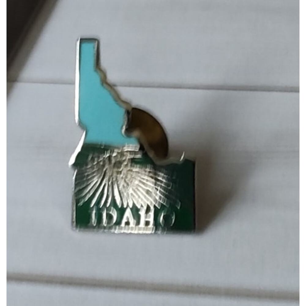 Idaho State Shaped Farming Pin Souvenir Travel Hat Lapel Collectible